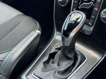 VOLVO V40 2.0 D2 Momentum Hatchback 5dr Diesel Auto Euro 6 (s/s) (120 ps)