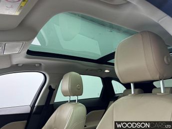 JAGUAR F-PACE 2.0 P300 Portfolio SUV 5dr Petrol Auto AWD Euro 6 (s/s) (300 ps)