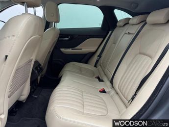 JAGUAR F-PACE 2.0 P300 Portfolio SUV 5dr Petrol Auto AWD Euro 6 (s/s) (300 ps)