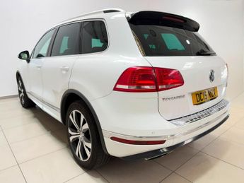 VOLKSWAGEN TOUAREG 3.0 TDI V6 BlueMotion Tech R-Line SUV 5dr Diesel Tiptronic 4WD E