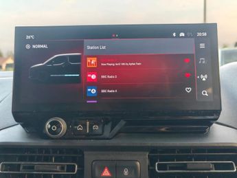 VAUXHALL Combo Life Electric 52kWh Design XL MPV 5dr Electric Auto (11kW Charger) (136 ps)