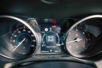 JAGUAR XF 2.0d R-Sport Saloon 4dr Diesel Auto Euro 6 (s/s) (180 ps)