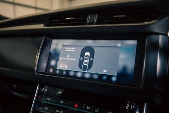 JAGUAR XF 2.0d R-Sport Saloon 4dr Diesel Auto Euro 6 (s/s) (180 ps)