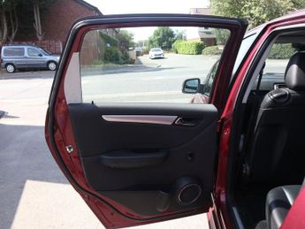 MERCEDES-BENZ B CLASS 2.0 B200 CDI Sport MPV 5dr Diesel CVT (164 g/km, 140 bhp)