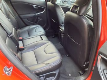 VOLVO V40 CROSS COUNTRY 1.5 T3 Pro Hatchback 5dr Petrol Auto Euro 6 (s/s) (152 ps)