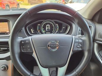 VOLVO V40 CROSS COUNTRY 1.5 T3 Pro Hatchback 5dr Petrol Auto Euro 6 (s/s) (152 ps)