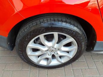 VOLVO V40 CROSS COUNTRY 1.5 T3 Pro Hatchback 5dr Petrol Auto Euro 6 (s/s) (152 ps)