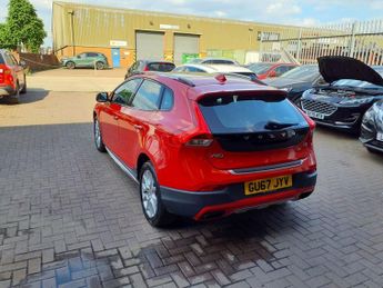 VOLVO V40 CROSS COUNTRY 1.5 T3 Pro Hatchback 5dr Petrol Auto Euro 6 (s/s) (152 ps)