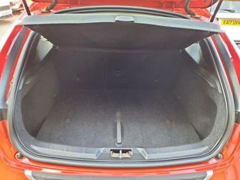 VOLVO V40 CROSS COUNTRY 1.5 T3 Pro Hatchback 5dr Petrol Auto Euro 6 (s/s) (152 ps)