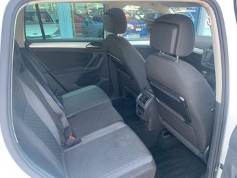 VOLKSWAGEN TIGUAN 2.0 TDI BlueMotion Tech SE SUV 5dr Diesel DSG 4Motion Euro 6 (s/