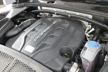 PORSCHE MACAN 3.0 TD V6 S SUV 5dr Diesel PDK 4WD Euro 6 (s/s) (258 ps)
