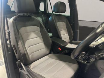 VOLKSWAGEN TIGUAN 2.0 TDI R-Line SUV 5dr Diesel DSG 4Motion Euro 6 (s/s) (150 ps)