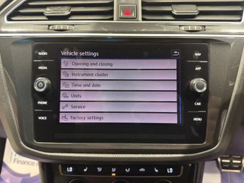 VOLKSWAGEN TIGUAN 2.0 TDI R-Line SUV 5dr Diesel DSG 4Motion Euro 6 (s/s) (150 ps)
