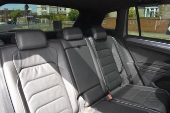 VOLKSWAGEN TIGUAN 2.0 TDI R-Line Tech SUV 5dr Diesel DSG 4Motion Euro 6 | LOW MILE