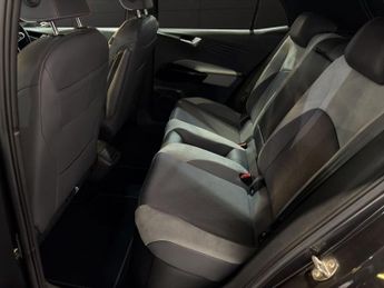VOLKSWAGEN ID.3 Pro S 77kWh Tour Hatchback 5dr Electric Auto (204 ps)