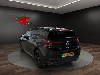 VOLKSWAGEN ID.3 Pro S 77kWh Tour Hatchback 5dr Electric Auto (204 ps)