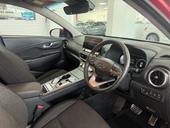 HYUNDAI KONA 64kWh Premium SUV 5dr Electric Auto (10.5kW Charger) (204 ps)