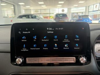HYUNDAI KONA 64kWh Premium SUV 5dr Electric Auto (10.5kW Charger) (204 ps)