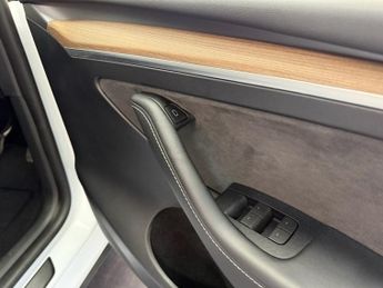 TESLA MODEL Y SUV 5dr Electric Auto RWD (346 ps)