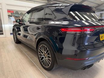 PORSCHE CAYENNE 3.0T V6 Platinum Edition SUV 5dr Petrol TiptronicS 4WD Euro 6 (s