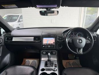 VOLKSWAGEN TOUAREG 3.0 TDI V6 BlueMotion Tech R-Line SUV 5dr Diesel Tiptronic 4WD E