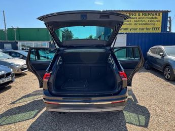 VOLKSWAGEN TIGUAN 2.0 TDI SEL SUV 5dr Diesel DSG Euro 6 (s/s) (150 ps)