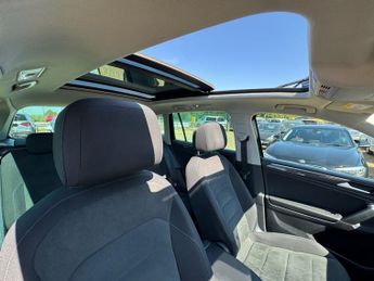 VOLKSWAGEN TIGUAN 2.0 TDI SEL SUV 5dr Diesel DSG Euro 6 (s/s) (150 ps)