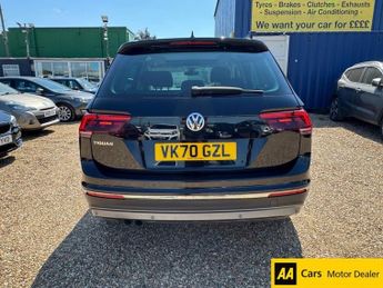 VOLKSWAGEN TIGUAN 2.0 TDI SEL SUV 5dr Diesel DSG Euro 6 (s/s) (150 ps)