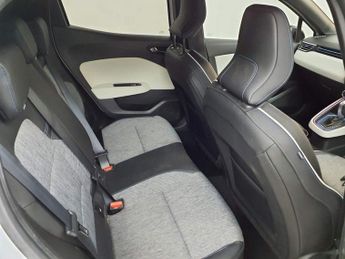 RENAULT CLIO 1.6 E-TECH Launch Edition Hatchback 5dr Petrol Hybrid Auto Euro 