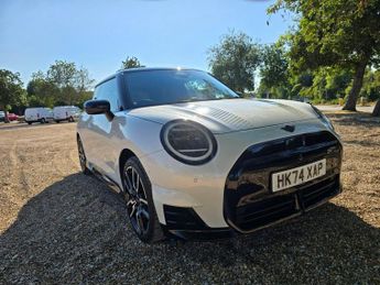 MINI Hatch SE 54.2kWh Sport Hatchback 3dr Electric Auto (218 ps)