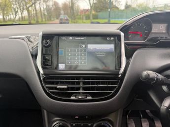 PEUGEOT 208 1.2 VTi PureTech Style Hatchback 5dr Petrol Manual Euro 5 (82 ps