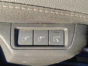 VAUXHALL Corsa Electric 50kWh Ultimate Hatchback 5dr Electric Auto (136 ps)