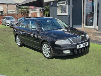 SKODA OCTAVIA 2.0 TDI Laurin & Klement Hatchback 5dr Diesel DSG Euro 4 (140 ps