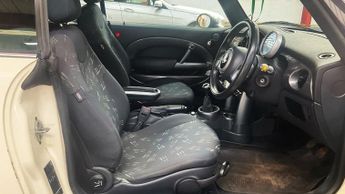 MINI CONVERTIBLE 1.6 One Convertible 2dr Petrol Manual Euro 4 (90 ps) 12 MONYHS M