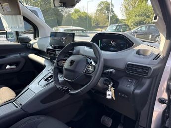 PEUGEOT e-Rifter 52kWh GT Standard MPV 5dr Electric Auto (11kW Charger) (136 ps)