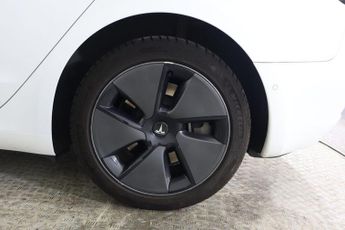 TESLA Model 3 Standard Range Plus Auto RWD 4dr