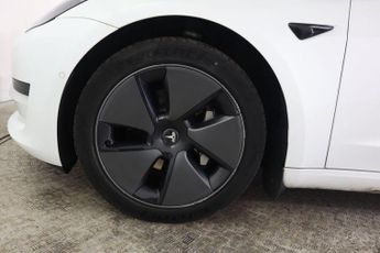 TESLA Model 3 Standard Range Plus Auto RWD 4dr