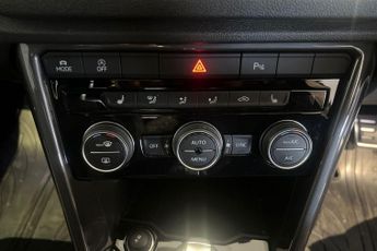 VOLKSWAGEN T-ROC 1.5 TSI GPF EVO R-Line SUV 5dr Petrol DSG Euro 6 (s/s) (150 ps) 