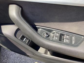AUDI A4 2.0 TDI S line Saloon 4dr Diesel S Tronic Euro 6 (s/s) (150 ps)