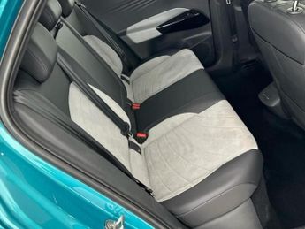 VOLKSWAGEN ID.3 Pro Performance 58kWh Family Hatchback 5dr Electric Auto (204 ps
