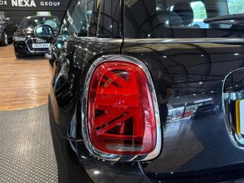 MINI HATCH 1.5 Cooper GPF Hatchback 3dr Petrol Steptronic Euro 6 (s/s) (136