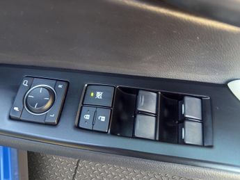 LEXUS UX 2.0 250h SUV 5dr Petrol Hybrid E-CVT Euro 6 (s/s) (184 ps)