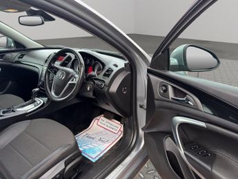 VAUXHALL INSIGNIA 2.0 CDTi SE Hatchback 5dr Diesel Auto Euro 5 (160 ps)