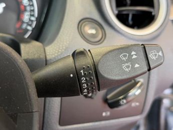 FORD FIESTA 1.6 Ghia Hatchback 5dr Petrol Automatic (176 g/km, 99 bhp)