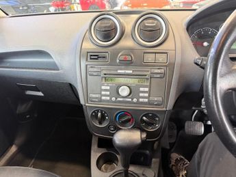 FORD FIESTA 1.6 Ghia Hatchback 5dr Petrol Automatic (176 g/km, 99 bhp)