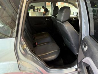FORD FIESTA 1.6 Ghia Hatchback 5dr Petrol Automatic (176 g/km, 99 bhp)
