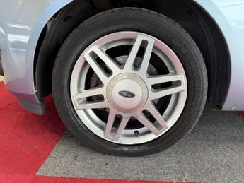 FORD FIESTA 1.6 Ghia Hatchback 5dr Petrol Automatic (176 g/km, 99 bhp)