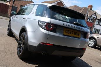 LAND ROVER DISCOVERY SPORT 2.0 TD4 SE Tech SUV 5dr Diesel Auto 4WD Euro 6 (s/s) (180 ps)