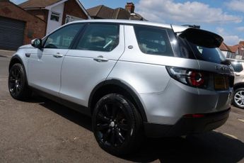 LAND ROVER DISCOVERY SPORT 2.0 TD4 SE Tech SUV 5dr Diesel Auto 4WD Euro 6 (s/s) (180 ps)