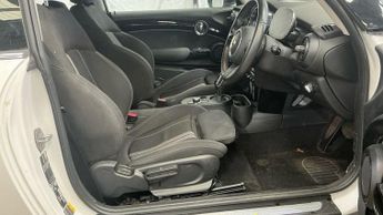 MINI Electric Hatch Cooper SE 32.6kWh Level 1 Hatchback 3dr Electric Auto (184 ps)